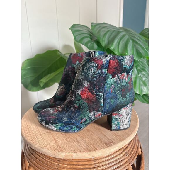 Zigi Soho Nydia Embroidered Floral Tapestry Ankle Boots Size 8.5 - Picture 1 of 9